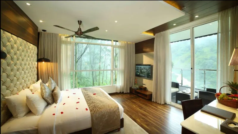 Blanket Hotel infinity pool and valley terrace