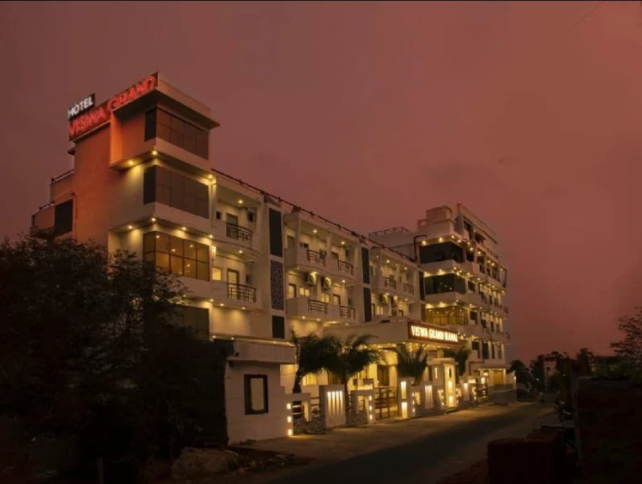 Exterior facade and entrance of Hotel Vishwa Grand in Madurai