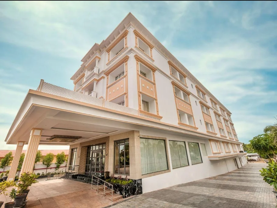 Exterior facade and entrance of Hotel Star Palace in Rameshwaram