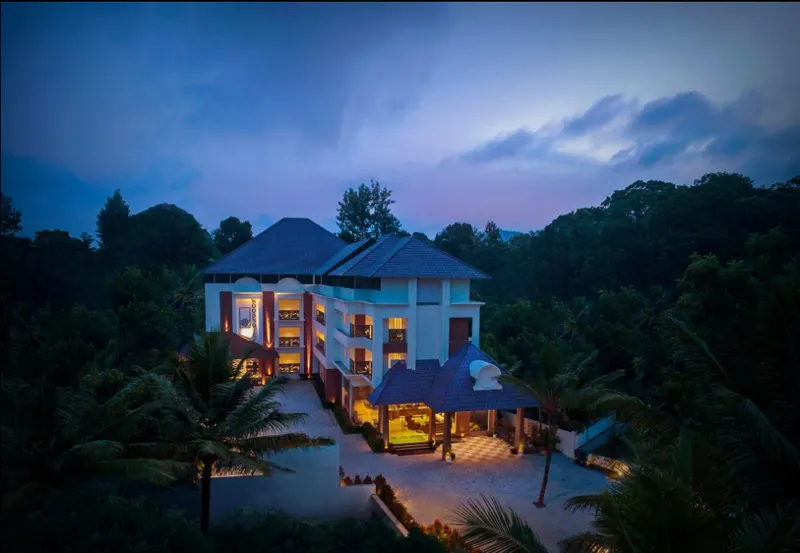 The Woodnote Thekkady open-air lobby and water features