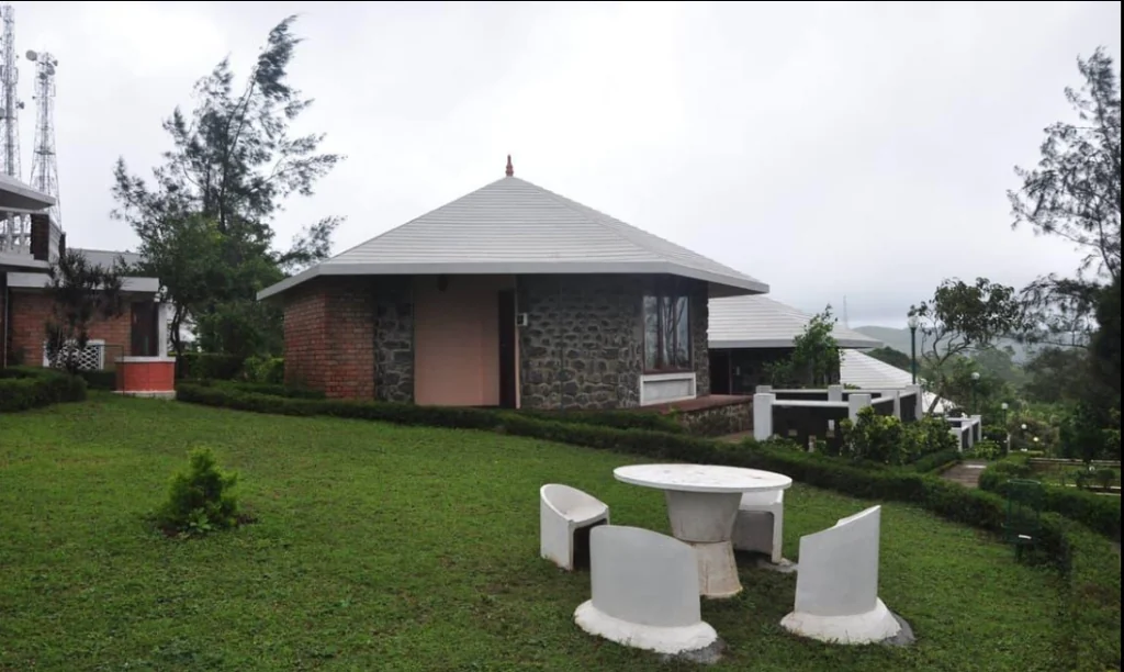Thrishangu Heaven Resort valley panorama