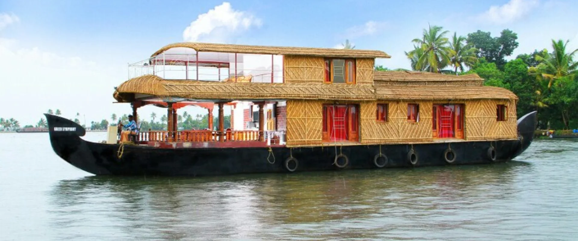 Luxury Kerala Houseboat cruising on Alleppey Backwaters